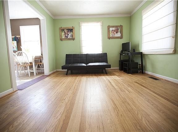 3rd image of 1004 Aladdin Dr