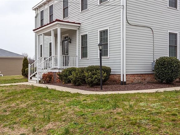 2nd image of 1628 Matthews St