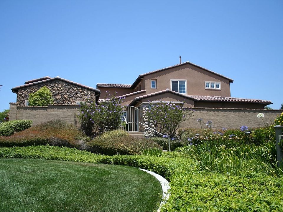 2nd image of 28 Drackert Ln