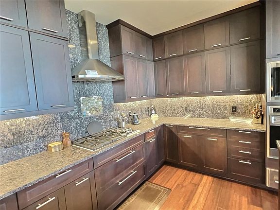 4th image of 700 W 31st St Suite 1002