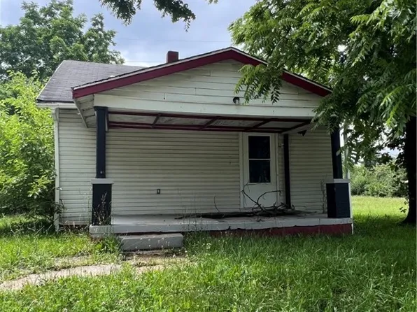 121 Liscum Dr, Dayton, OH 45417