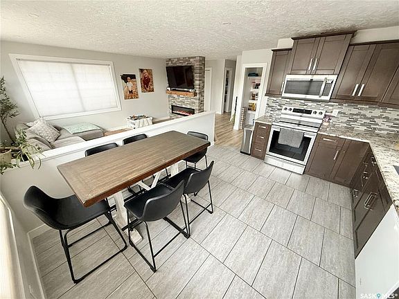 4th image of 191 Montgomery Cres