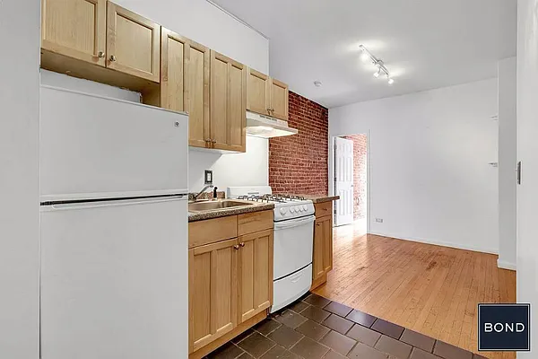 Rented by Bond New York | media 37