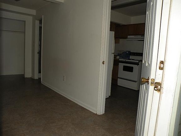 5th image of 821 West St