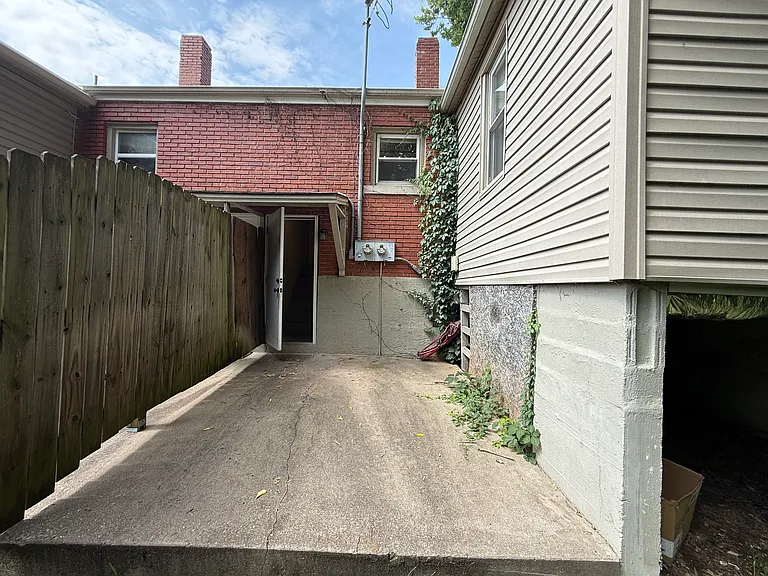 1158 E Loren St — Photo 18