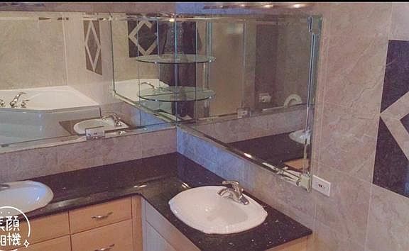 4th image of 3212 S Wallace St APT 3