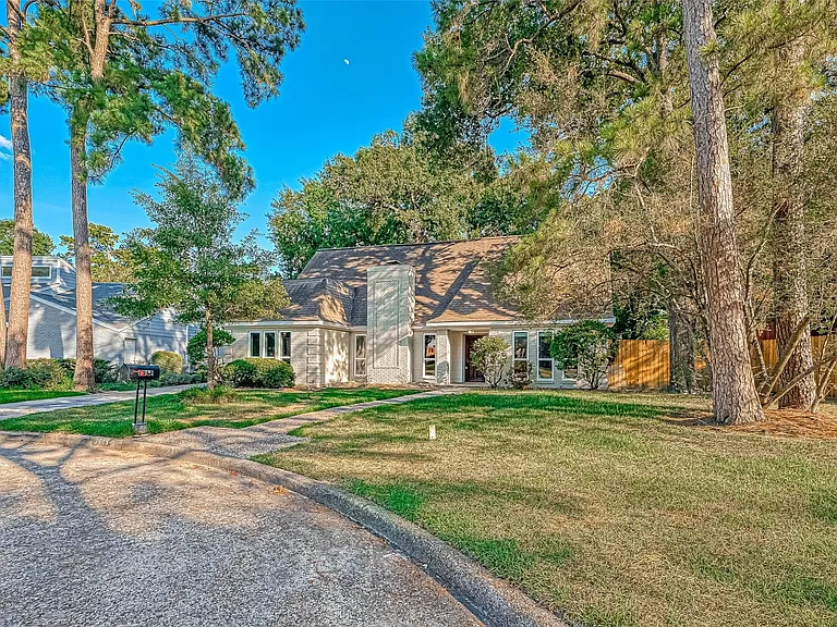 3615 Highfalls Dr — Photo 3