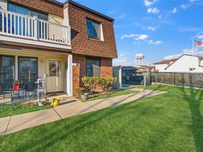 1 W CAMBRIDGE Drive #1, Copiague, NY, 11726