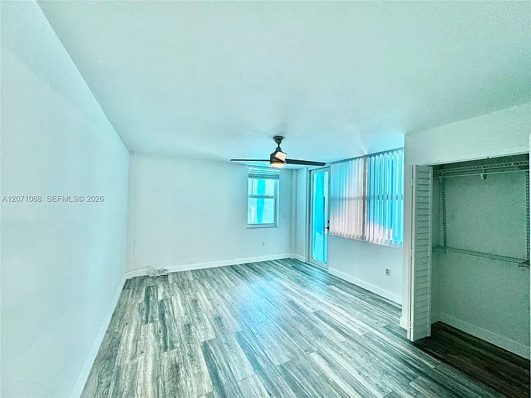 245 18th St #301 — Photo 6