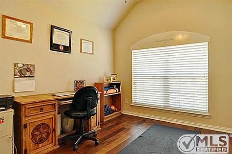 3rd image of 202 Bay Hill Dr