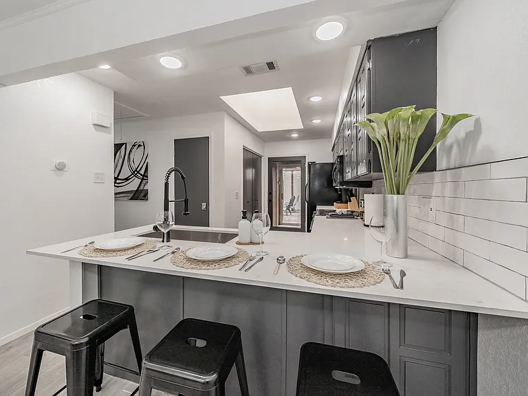 8901 Thompson Cir — Photo 19