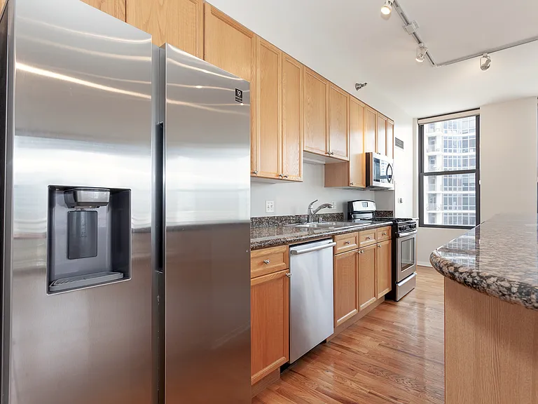 330 N Jefferson St #801 — Photo 7