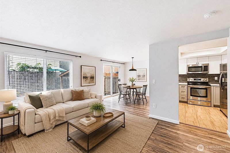 4th image of 6105 Carmel Lane SE