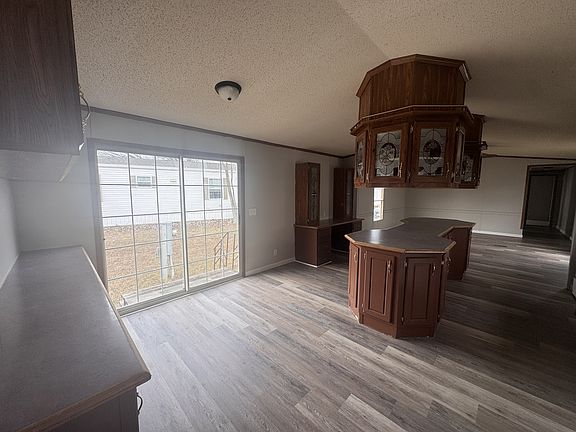 3rd image of 156 Janet Dr