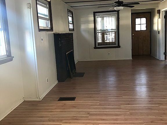 3rd image of 2019 W Ayres Ave