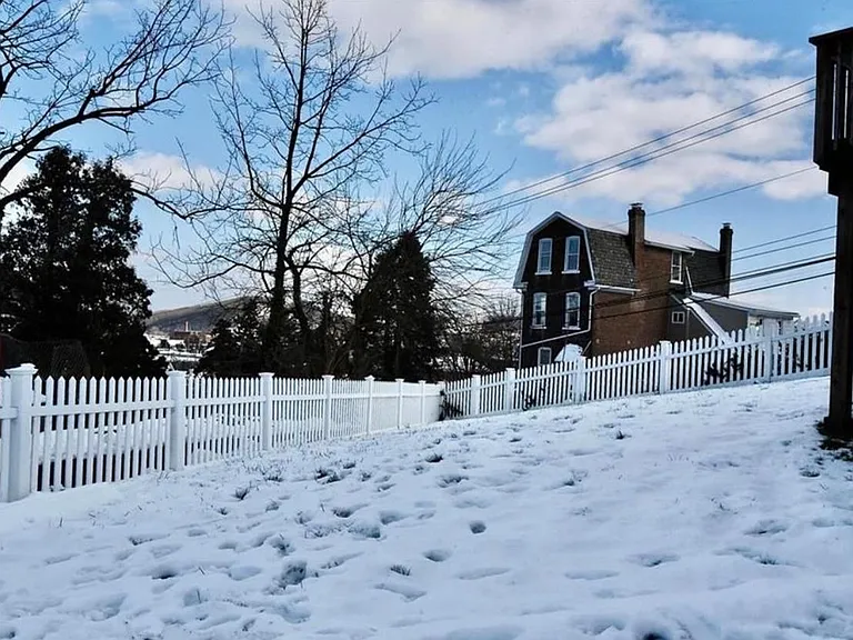 622 John St — Photo 8