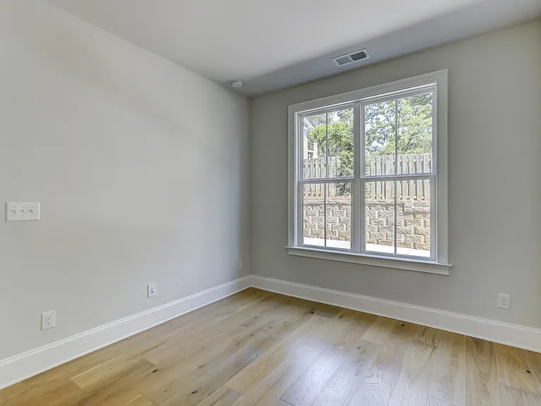1107 Parkside Greenway Dr — Photo 32