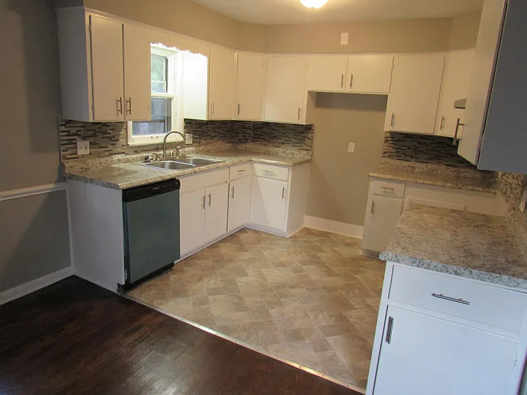 1065 Howe Ave — Photo 12