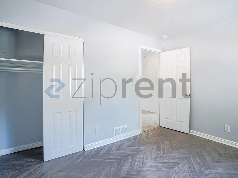 696 N Center St — Photo 15