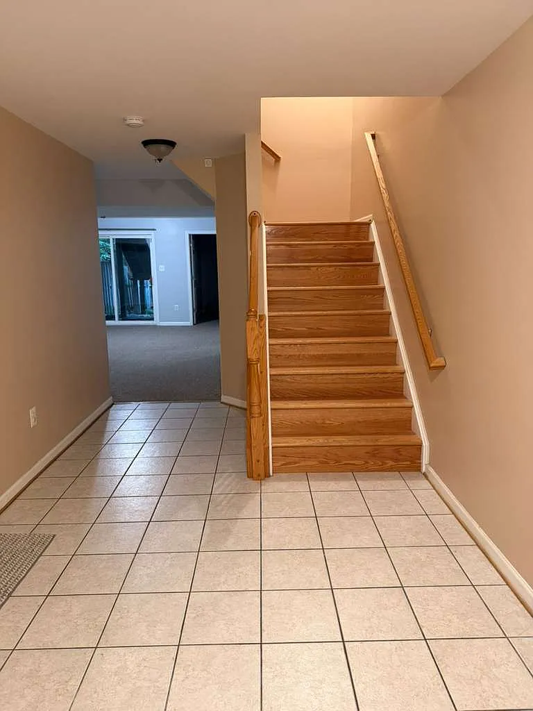 3 bed, 3.5 bath, 2400 sqft, $2,960 — Photo 3