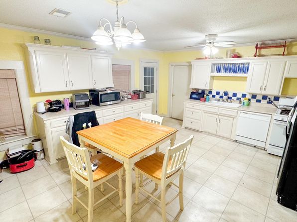 110 S 3rd St, Coal Hill, AR 72832