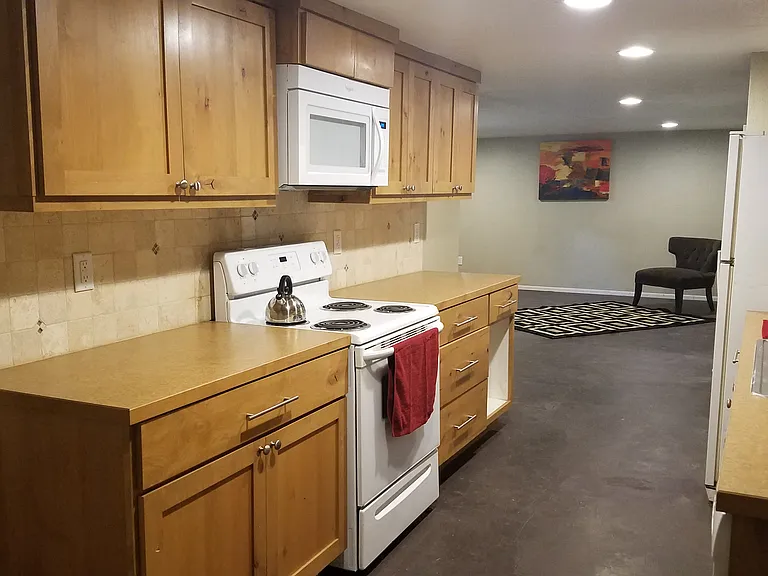 1104 S Manor Dr — Photo 9
