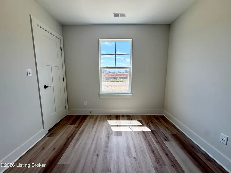 1926 Ernie Ave — Photo 6