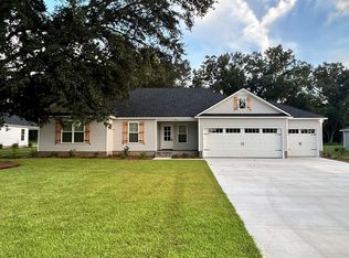 24 Lancer Ln, Ray City, GA 31645