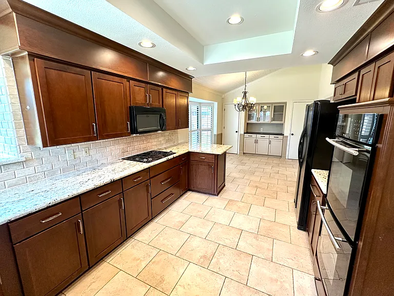 6513 Elkhurst Dr — Photo 7
