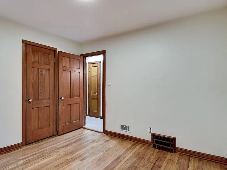 115 E Henry Clay St — Photo 14