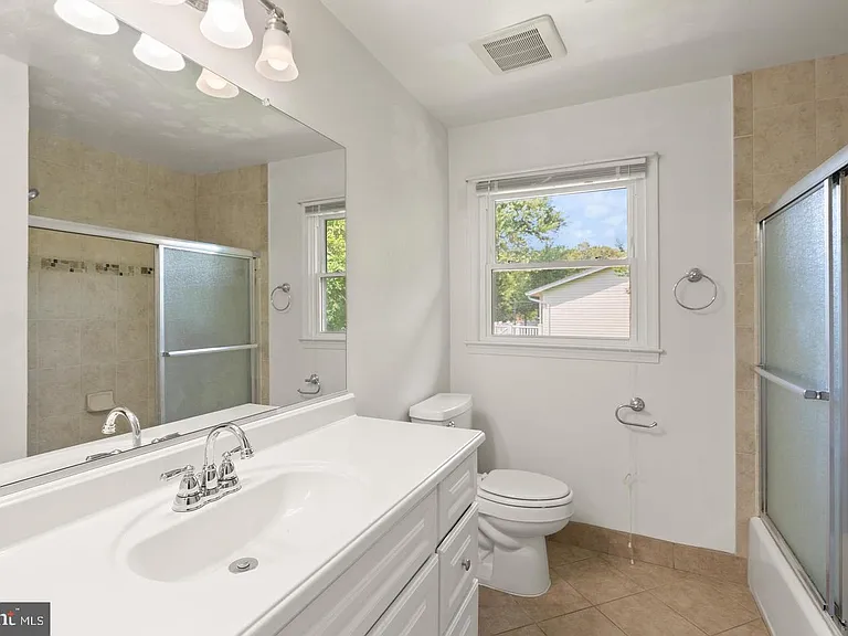 8902 Huxley Ct — Photo 17