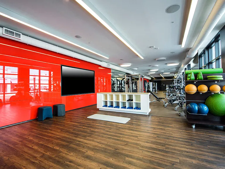 Plus, enjoy a stretching and yoga area and the multiscreen fit wall