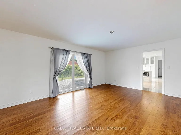 32 Elmvale Blvd — Photo 11
