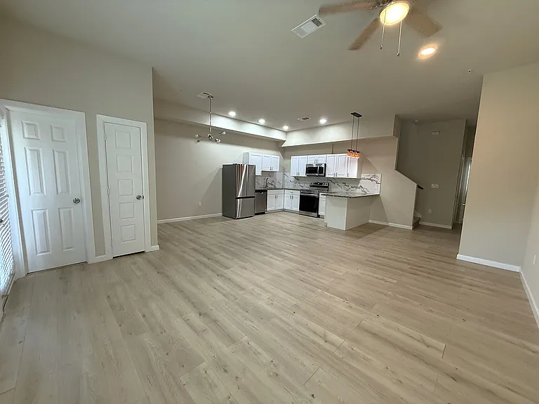 230 Heritage Ct — Photo 4