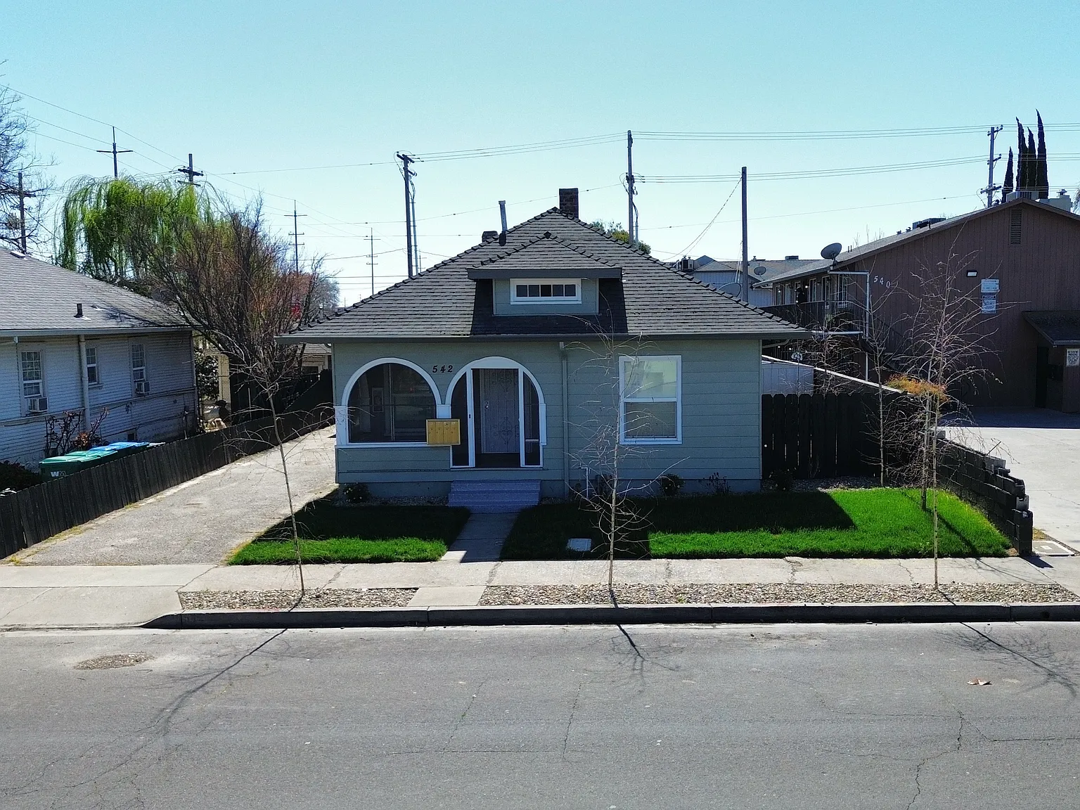 3 bed, $2,300 — Photo 1