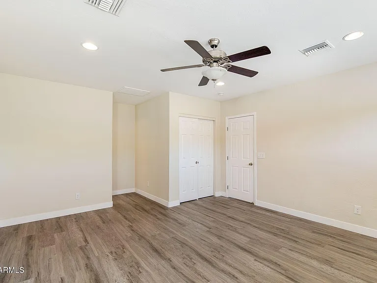 5002 E Mitchell Dr — Photo 19