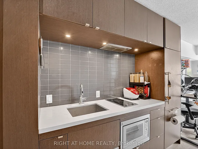 155 Yorkville Ave #2512 — Photo 13