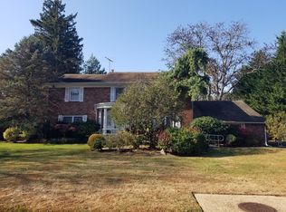 53 Tara Dr, Roslyn, NY 11576