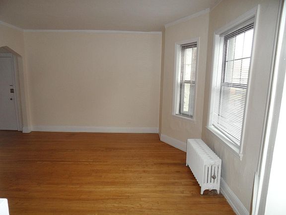 3rd image of 1527 W Farwell Ave #3B
