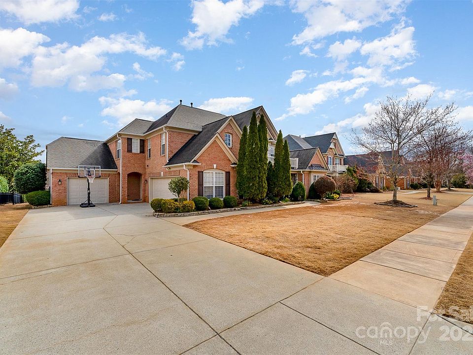 2nd image of 333 Willow Brook Dr