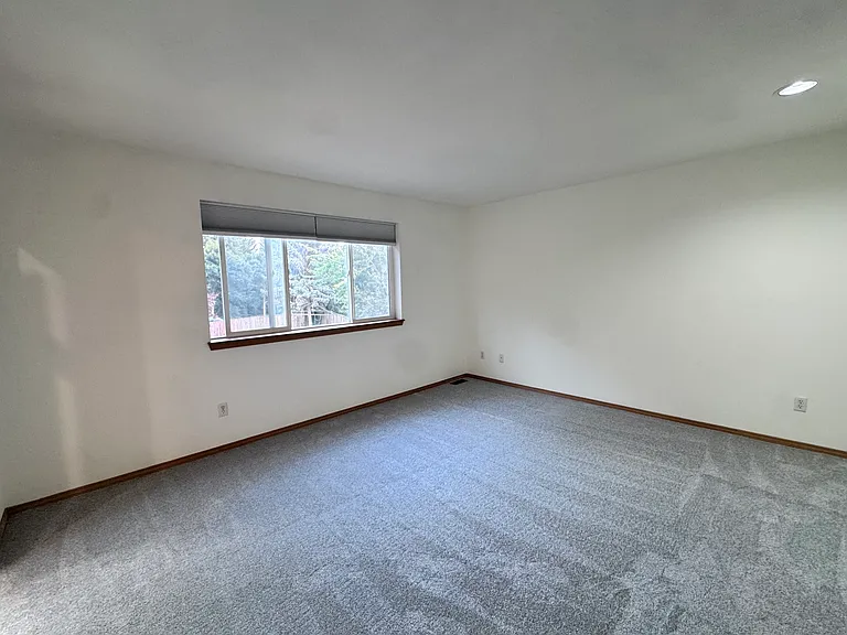 4631 NE 7th Pl — Photo 20