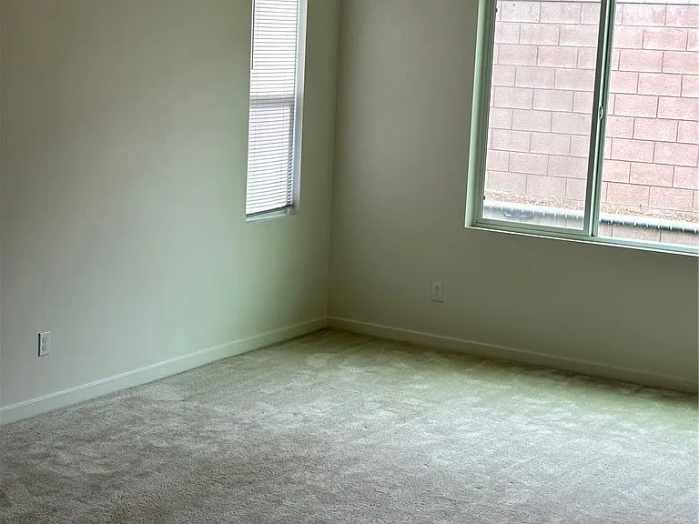 2565 E Embry Ln — Photo 25