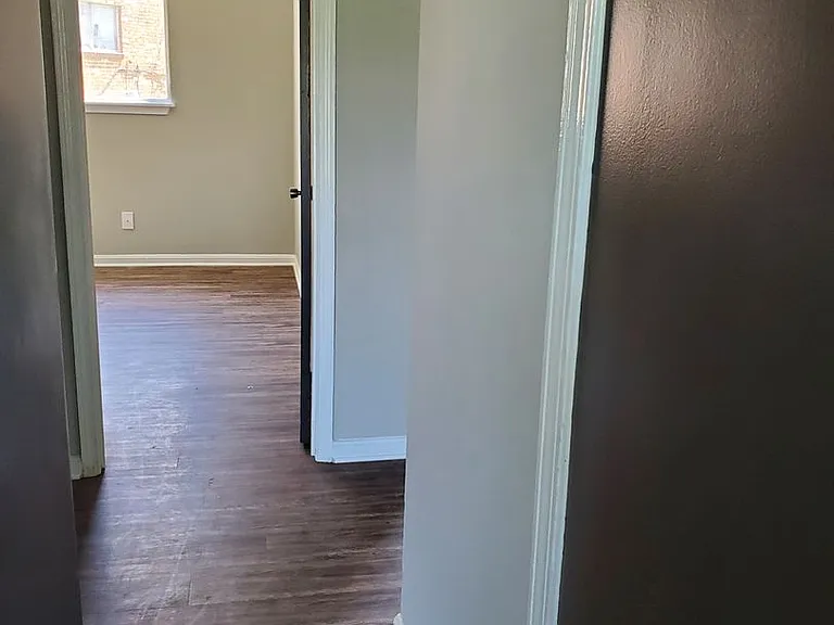 Dixon Manor Apartments — Photo 10