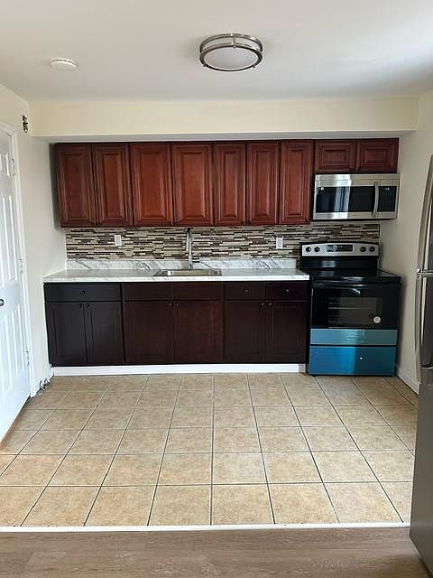 1st image of 226 Sommerville Pl #3