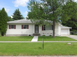 802 Stanford Rd, Grand Forks, ND 58203