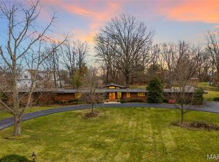 10 Country Estates Pl, Saint Louis, MO 63131