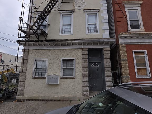 4th image of 110 N Bond St #1