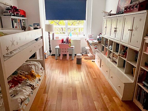 4th image of 219 W 81st St #22