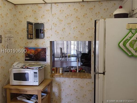 3rd image of 9001 Sunrise Lakes Blvd APT 211