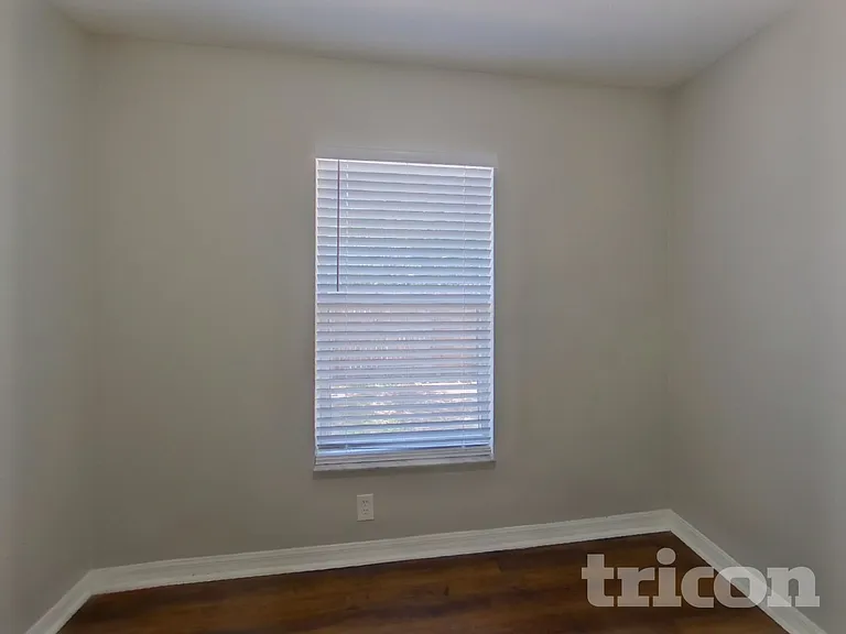 1002 E 108th Ave — Photo 11